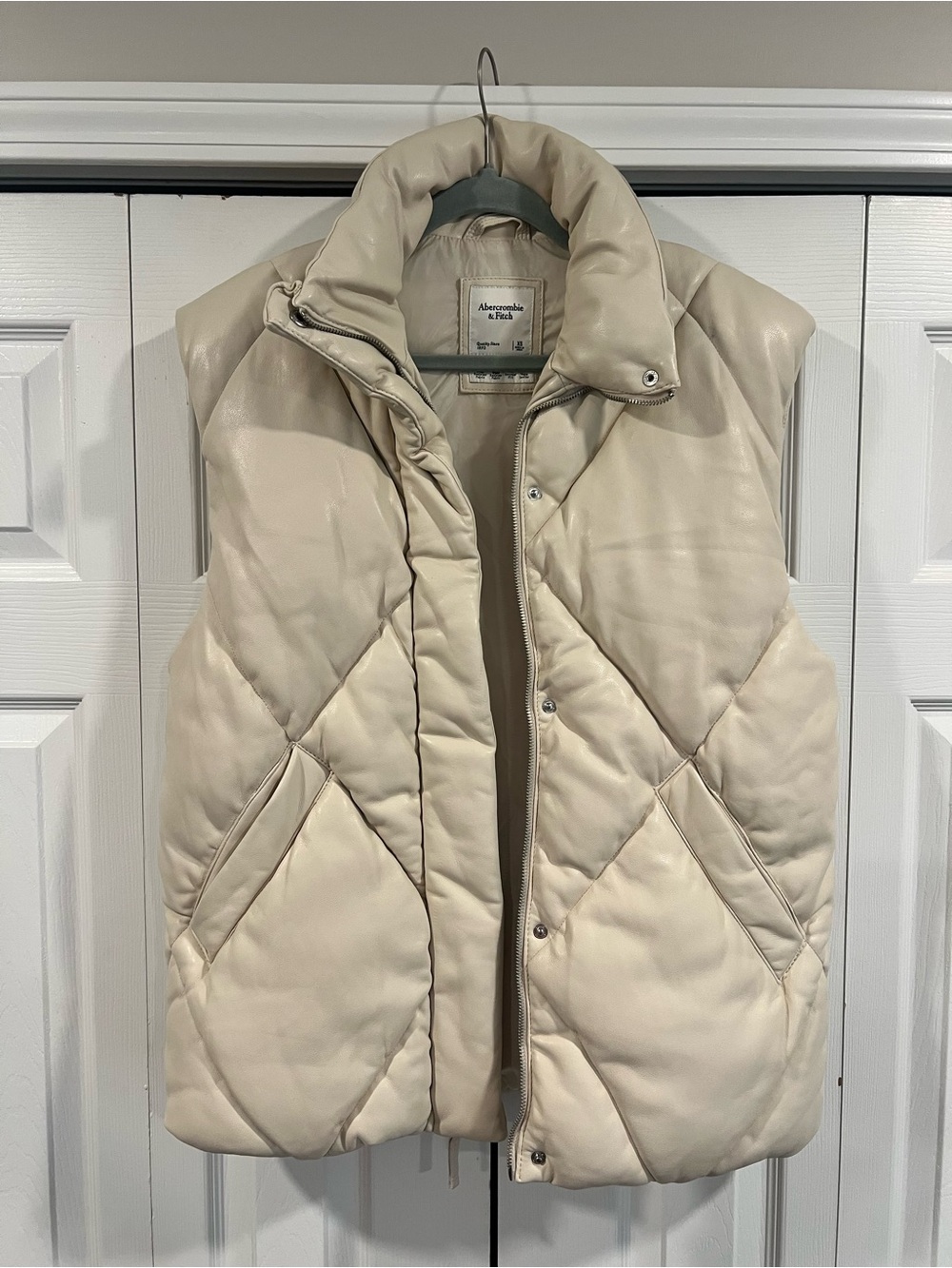Abercrombie Cream Quilted Puffer Vest Womens XS/S $110 Retail